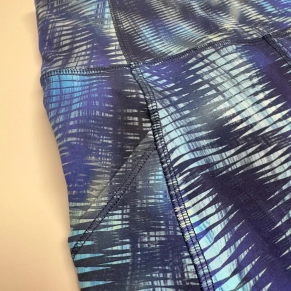 Lululemon Blue Palm Print High-Rise Shorts – Size 4 🌴 - Picture 5 of 5